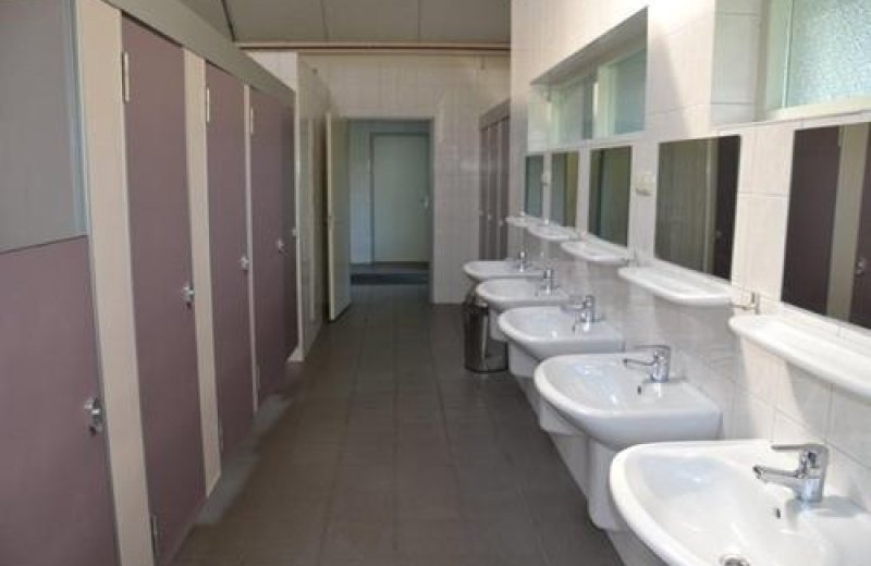 1351 camping sanitair 2